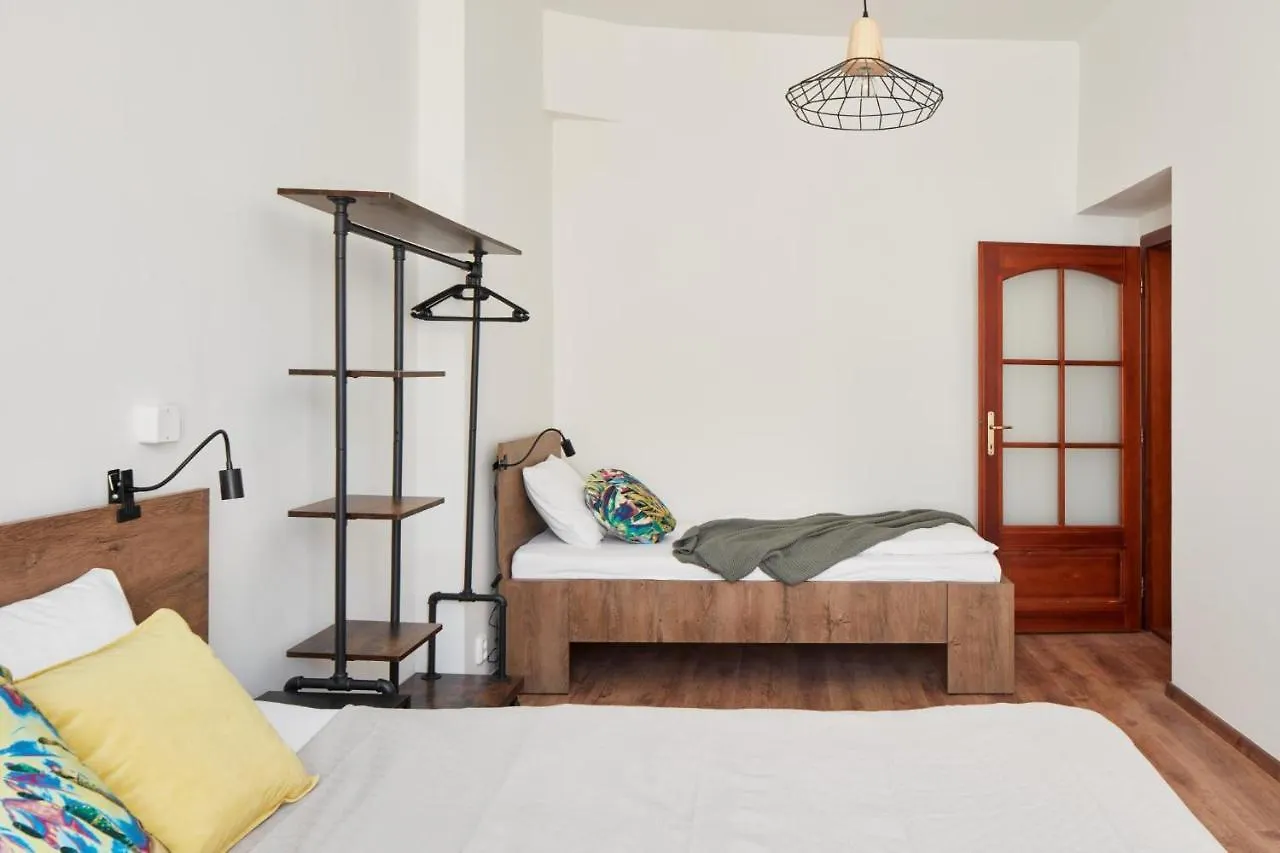 Prague Days - Spacious 3Bdr Apartment - Trendy Neighbourhood
