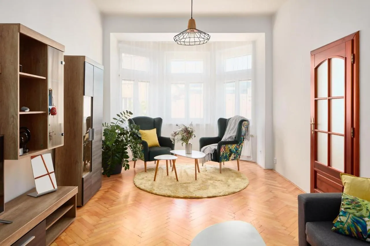 Prague Days - Spacious 3Bdr Apartment - Trendy Neighbourhood