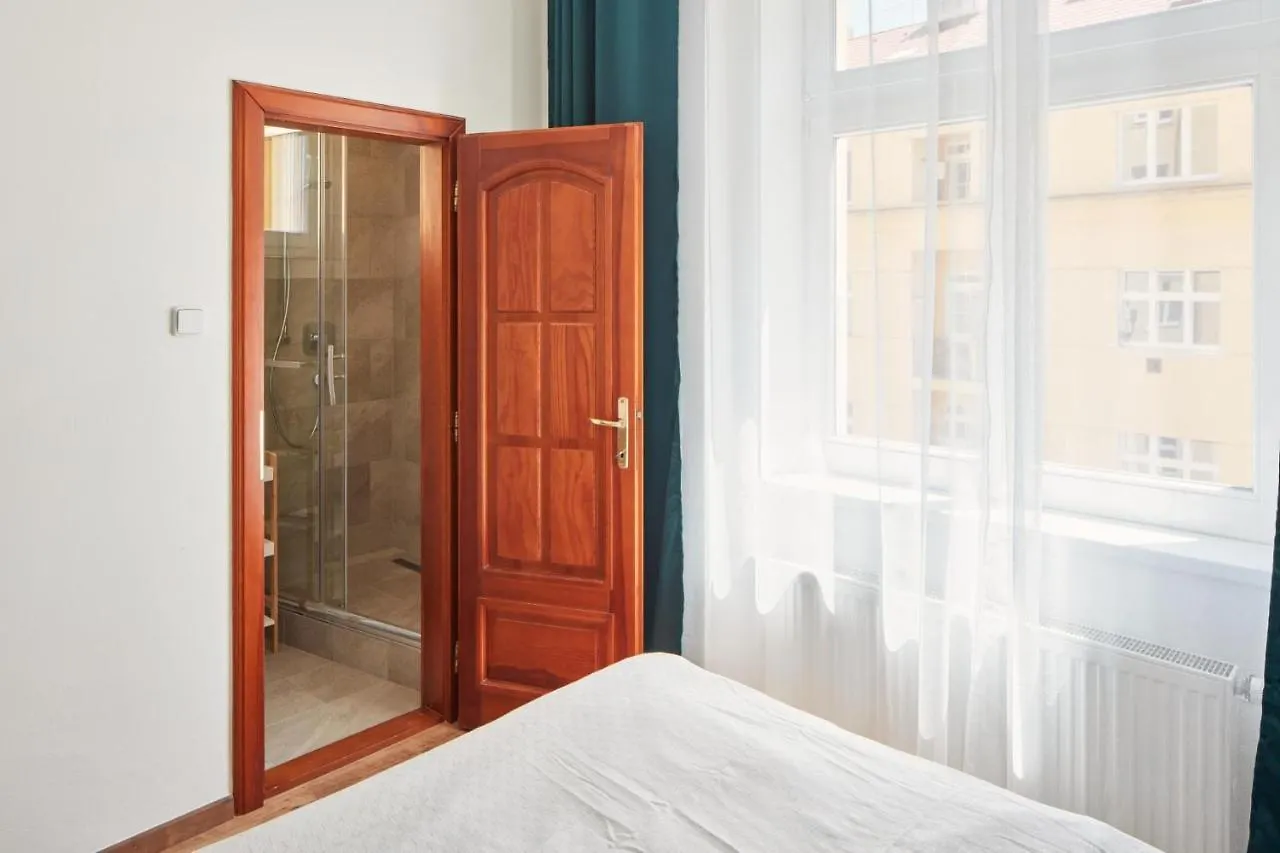 Prague Days - Spacious 3Bdr Apartment - Trendy Neighbourhood 0*,