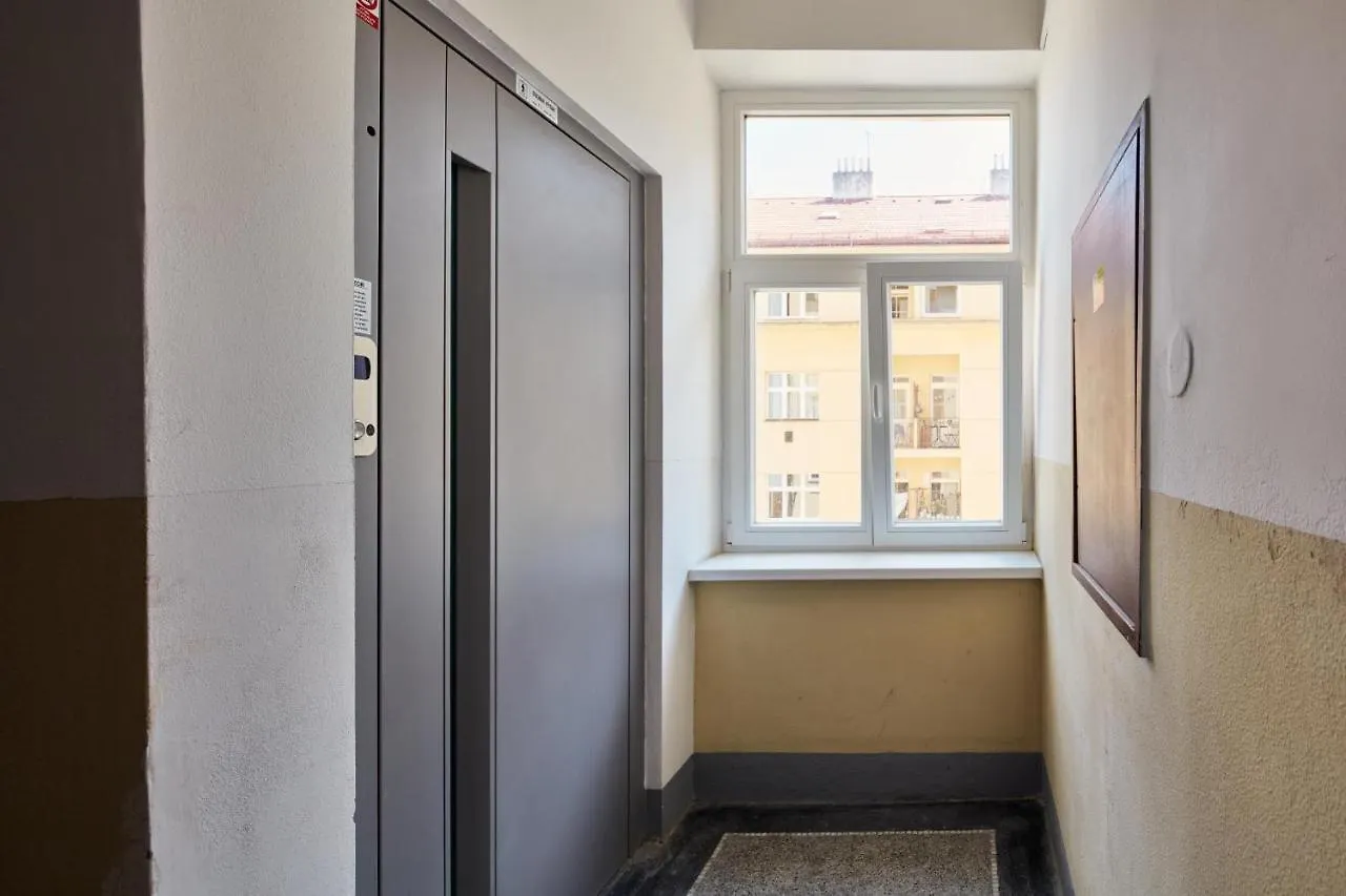 Prague Days - Spacious 3Bdr Apartment - Trendy Neighbourhood